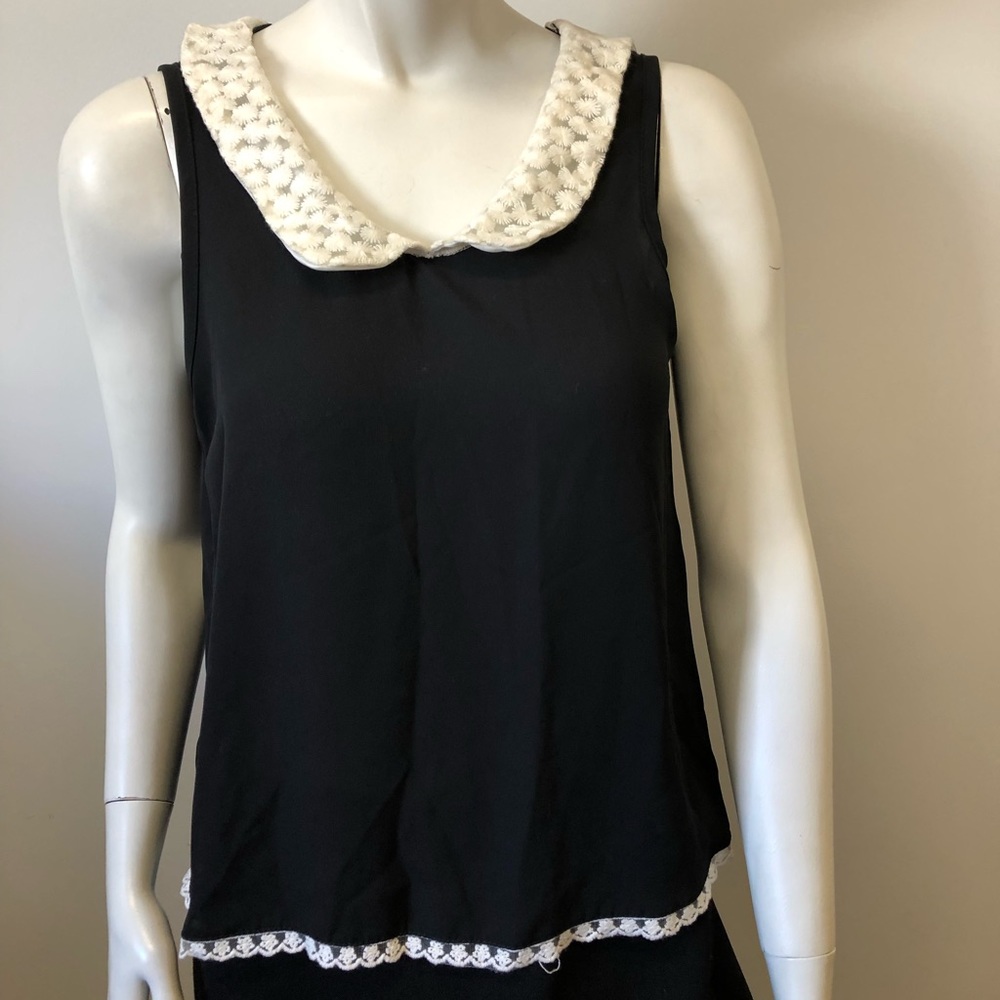 Mavue blk top w lace collar SZ Medium
